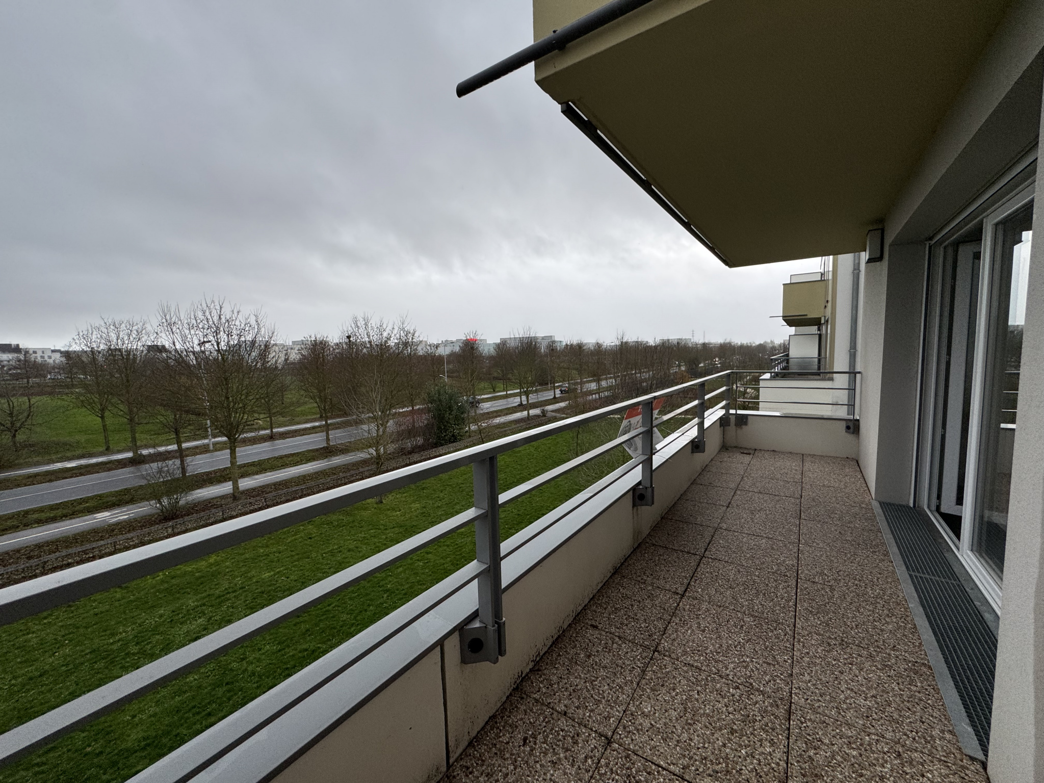 Appartement récent avec balcon