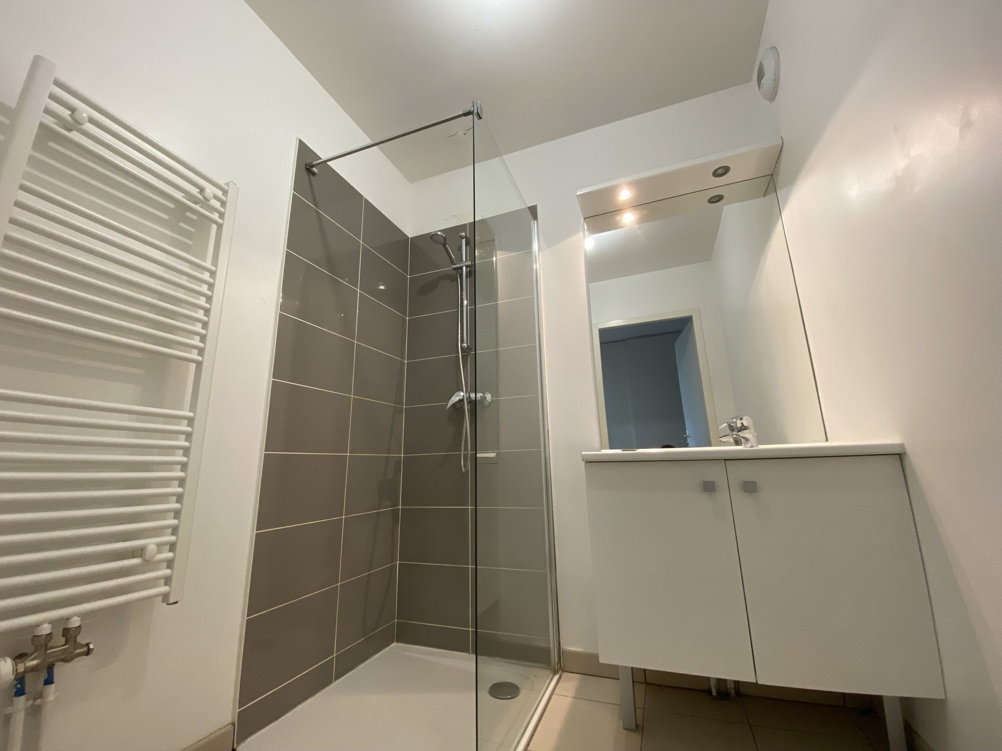 APPARTEMENT 2 PIECES AVEC JARDIN ET PARKING