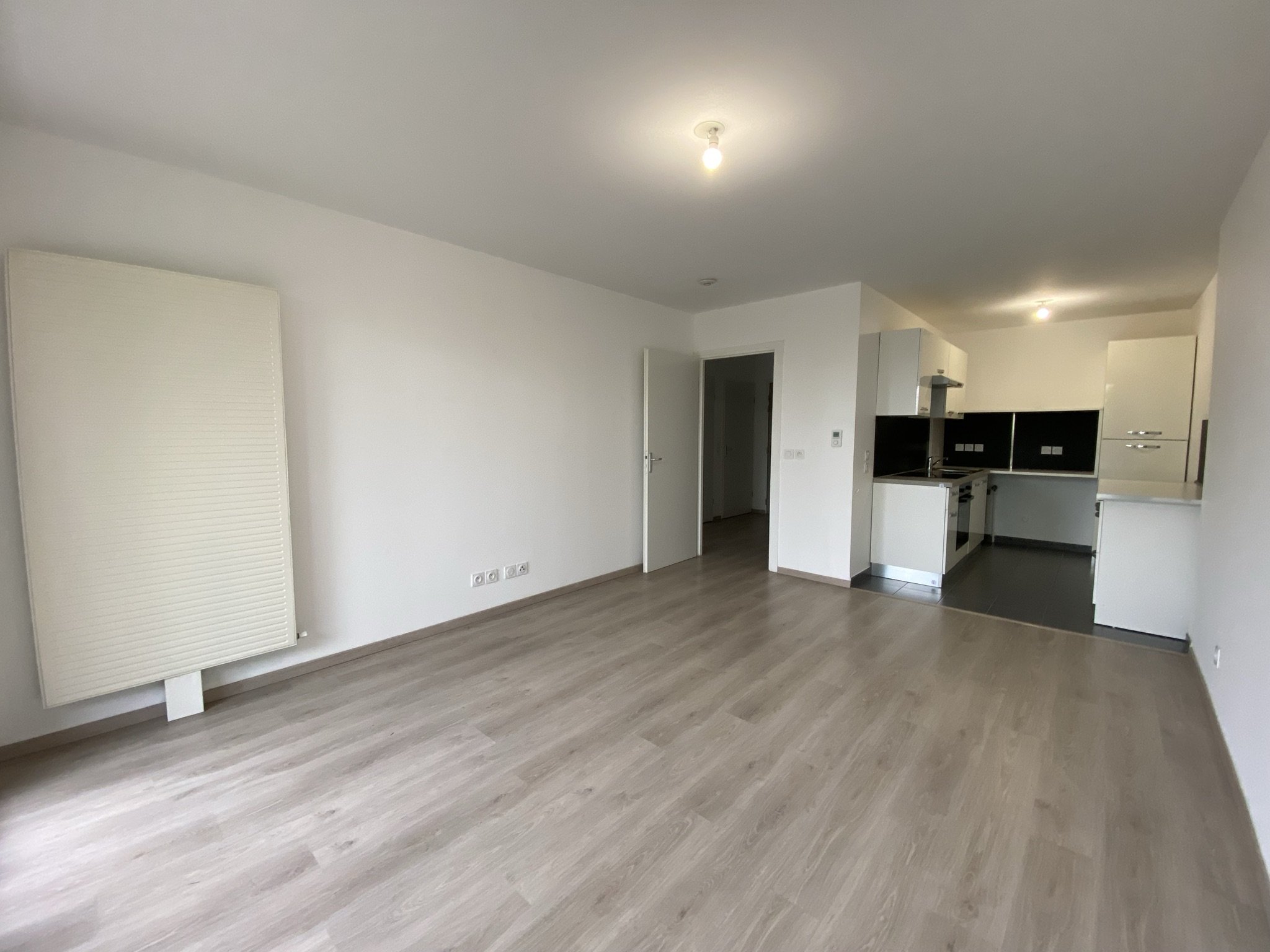 APPARTEMENT 2 PIECES AVEC JARDIN ET PARKING