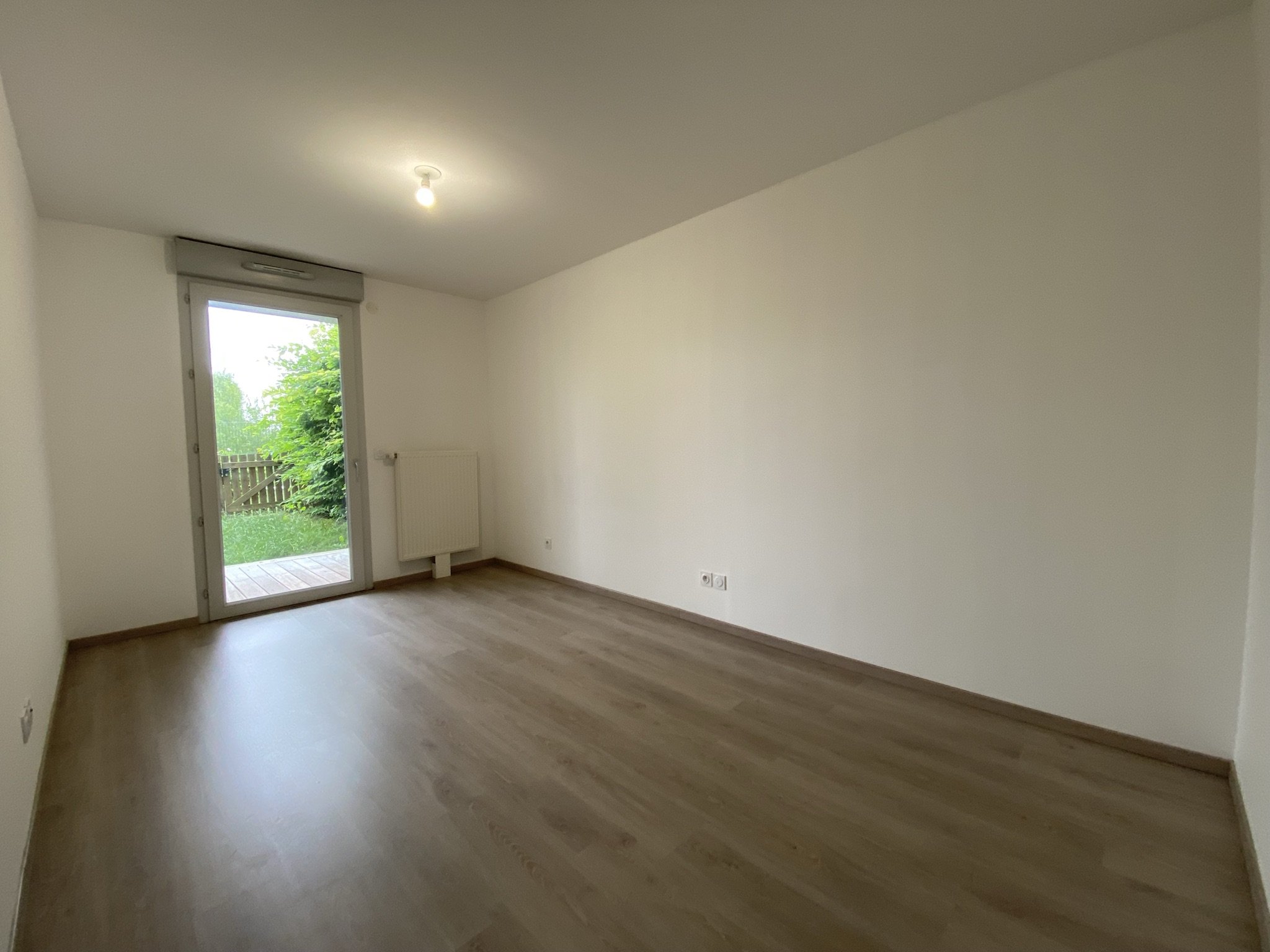 APPARTEMENT 2 PIECES AVEC JARDIN ET PARKING