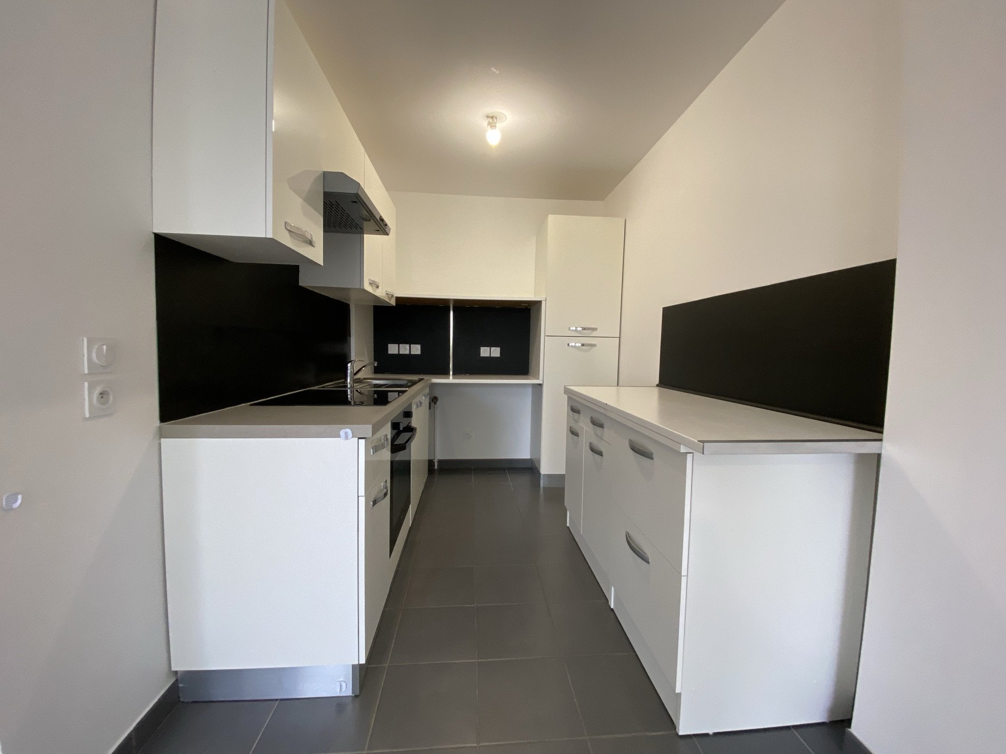 APPARTEMENT 2 PIECES AVEC JARDIN ET PARKING